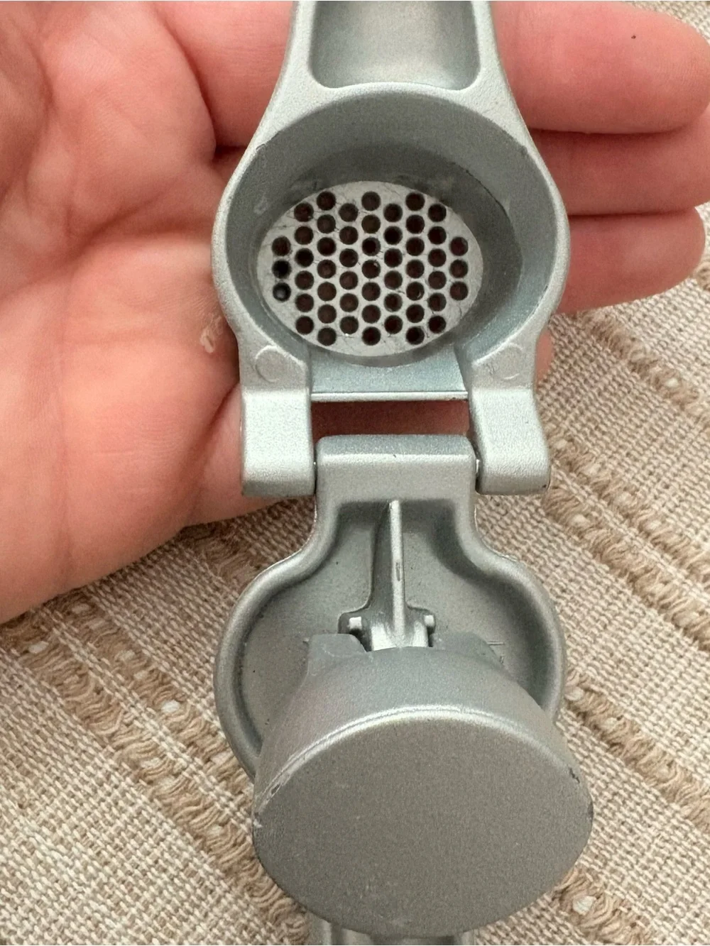 Pampered Chef Garlic Press, Cast Aluminum, Gray, 6